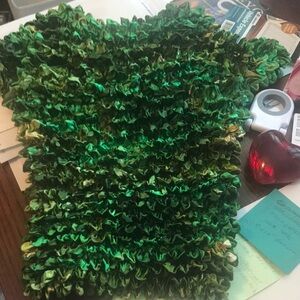 Stretchy popcorn top.